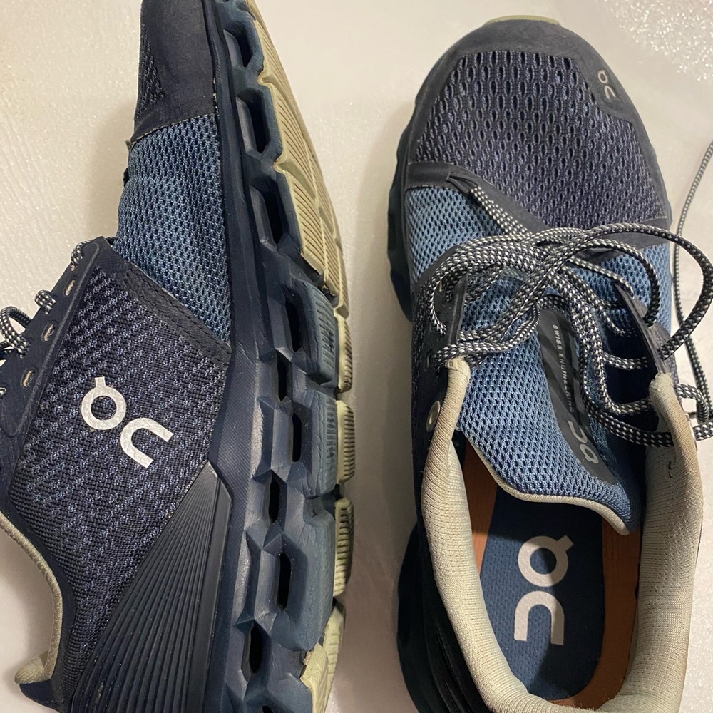 On cloudstratus sneakers